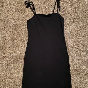 Black bodycon dress